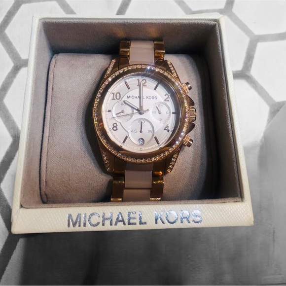 New Never Worn Michael Kors Watch - Picture 1 of 5
